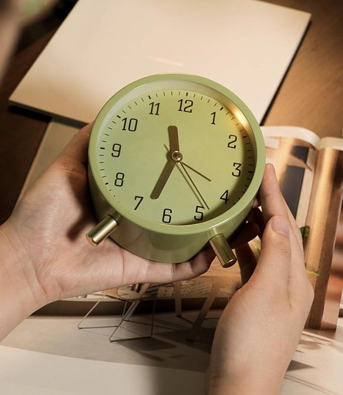 SHISEDECO Alarm Clock with Backlight, 4.5 inches Bedside Analog Non-Ticking Silent Small Deskclock with Arabic Numerals, Battery Operated Round Tableclock for Living Room, Bedroom (Green)