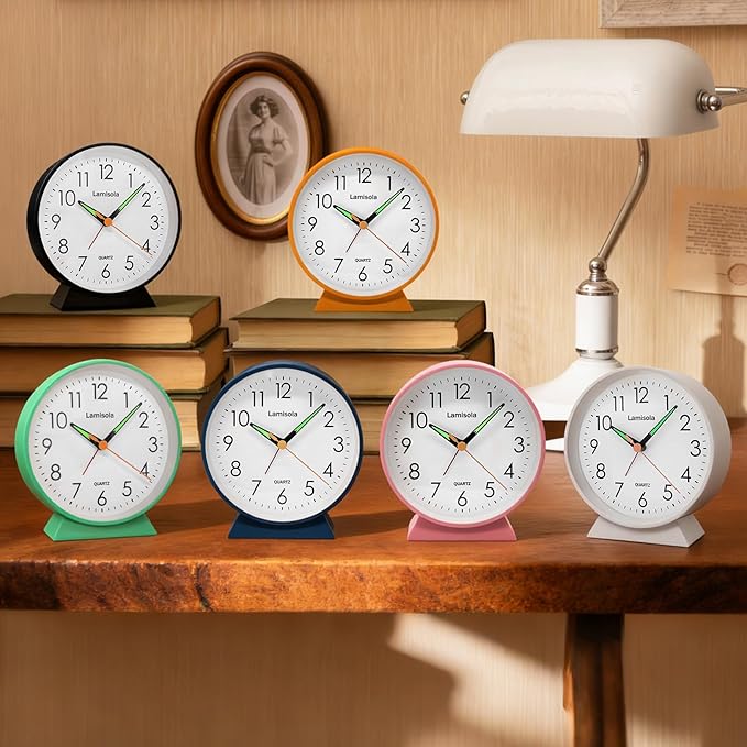 Lamisola 4.5 Inch Small Silent Analog Alarm Clock, Retro Battery Operated Desk Clock with Night Light Stays On 4 Seconds Vintage Metal Table Clock for Bedside, Bedroom, Office, Bathroom - Navy Blue