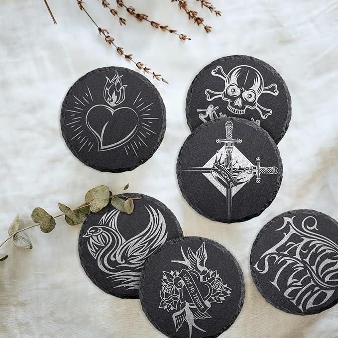 4 PCS Round Slate Drink Coasters Set, SIJDIEE 4 Inch Laser Engraving Black Slate Stone Coasters with Anti-Scratch Bottom and Coaster Holder for Office Bar Kitchen Home Dinner Table Decor Supplies